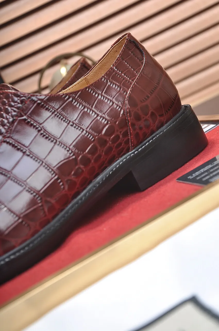 Men's shoes💰540💶Italy's top luxury men's shoe giant (GUCCI) (Gucci) (full cowhide lining) new arrival🍃Original European style🔰 Pleasant to the eye😍In order to make the shoes more durable and non-deformable🌀The production continues to follow traditional methods but there is still no lack of innovation💪Choose original sheepskin for the leather♻️ Smooth and natural And extra bright ⭐Made of imported cowhide, the first choice of rich people 38-45 (45 customized)